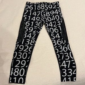 Splits 59 leggings size S with mesh on the outside leg and inner lower